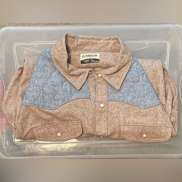 Just old jackets and hoodies trying to get rid of.Shoot me a price if interested - Picture 4 of 11